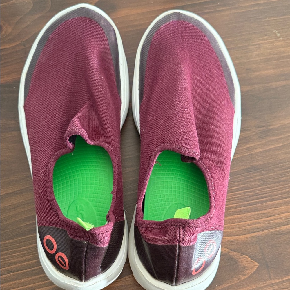 OOFOS OOmg Recovery Shoes Women’s 9 Burgundy Slip On Comfort - Picture 5 of 5